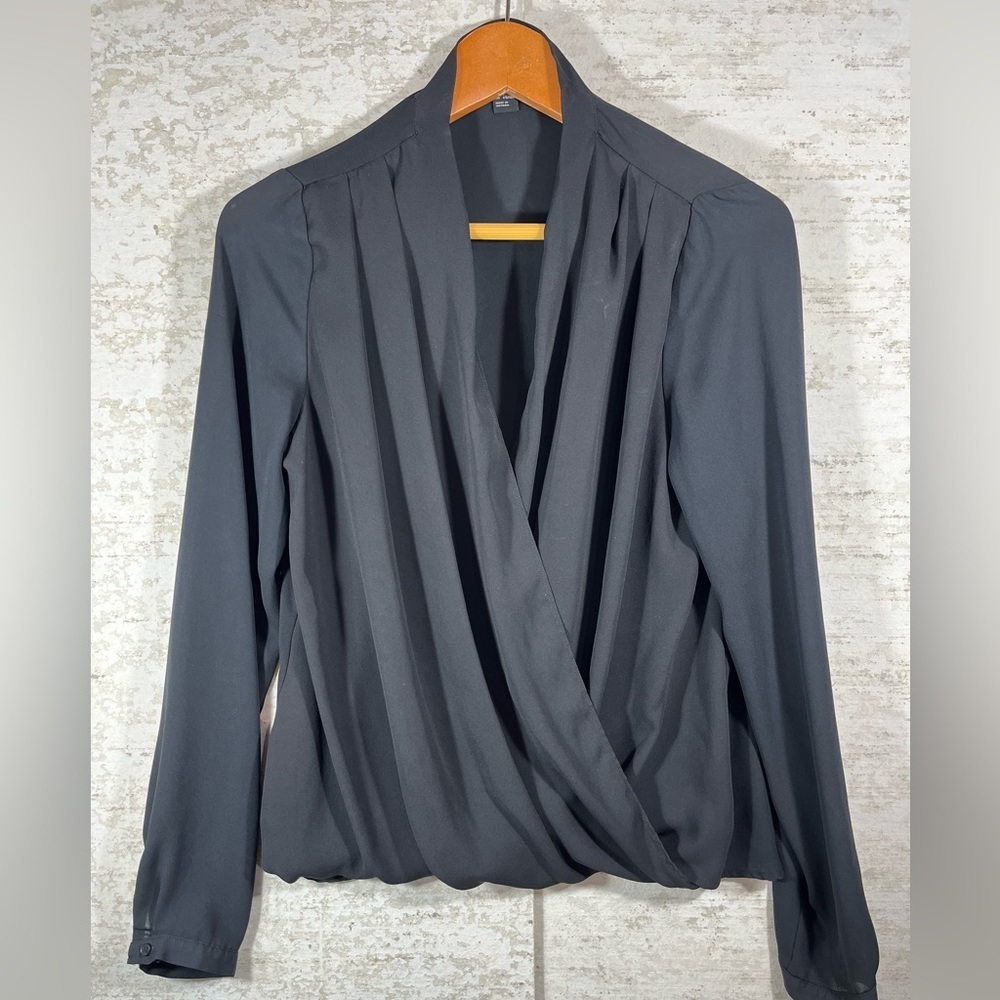 FOREVER 21 Black Flirty Front Crossed Blouse Size Large